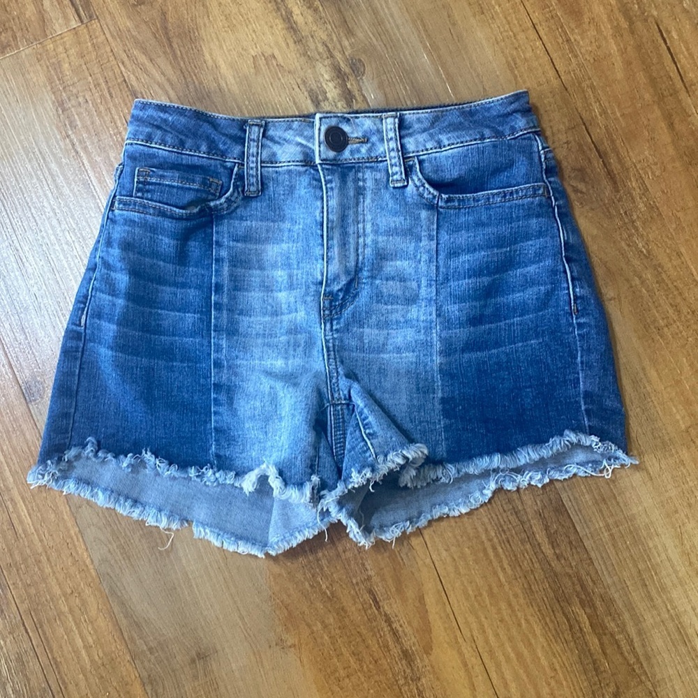 So high rise curvy midi jean shorts distressed hemline size 3/26